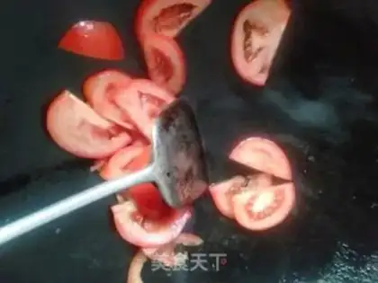 Make Tomato fried eggs step 1