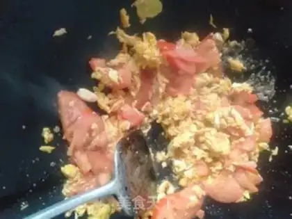 Make Tomato fried eggs step 7