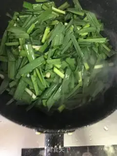 Make Garlic fried pig ears step 2