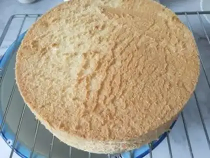 Make Eight-inch cream cake step 0