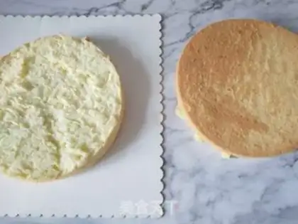 Make Eight-inch cream cake step 3