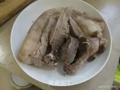 Make Pork and blue flowers step 2