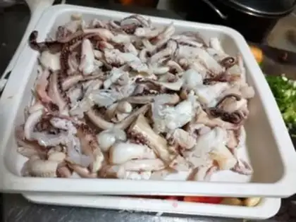 Make Squid dry pot step 1