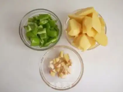 Make Chestnut potato chicken step 1