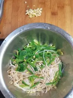 Make Spinach sprouts step 2