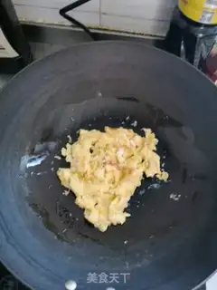 Make Tomato egg pepper noodles step 1