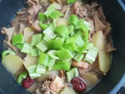 Make Chestnut potato chicken step 11