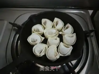 Make Hold the egg step 1