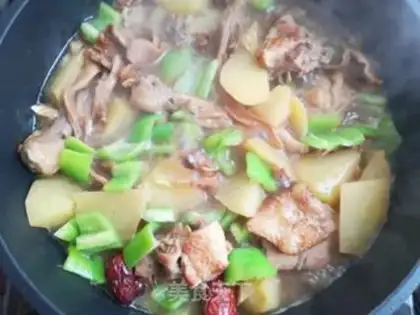 Make Chestnut potato chicken step 13