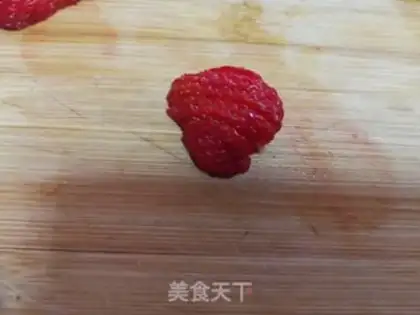 Make Strawberry Juice step 1