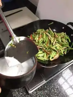 Make Celery fried beans step 2