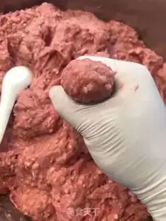 Make Hands on beefballs step 1