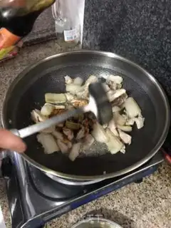 Make Tasty little fried meat step 1