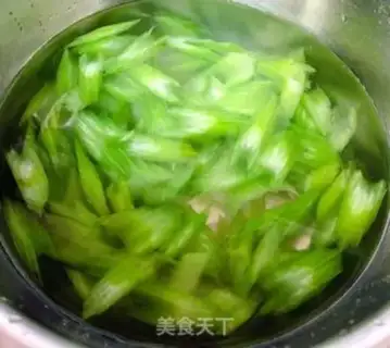 Make Celery cashew shrimp step 5
