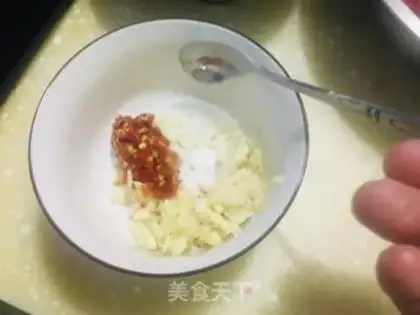 Make Simple garlic pepper sauce step 1