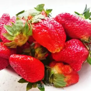 Make Strawberry roses step 0