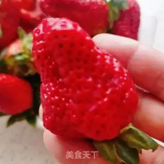 Make Strawberry roses step 1