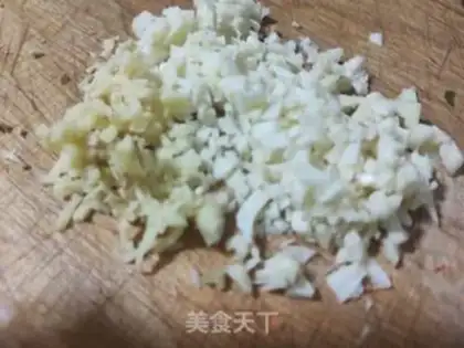 Make Spicy garlic lobster tail step 2