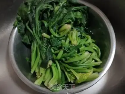 Make Shrimp spinach, three fresh dumplings step 5