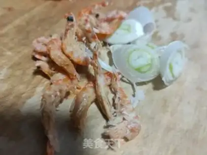 Make Beef shrimp egg noodles step 2