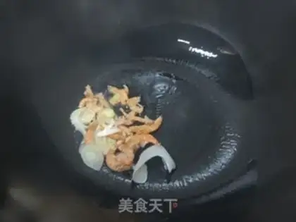 Make Beef shrimp egg noodles step 4