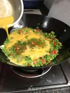 Make Pepper fried eggs step 2