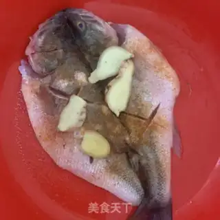 Make Tomato-flavored fish step 1
