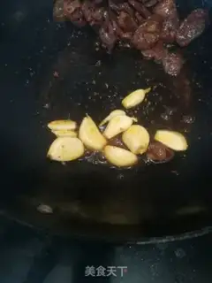 Make A pot of pepperoni step 4