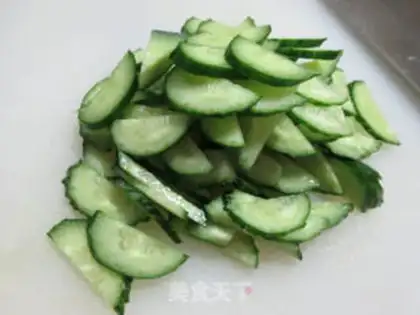 Make Silver-ear beef fried cucumber step 2