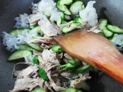 Make Silver-ear beef fried cucumber step 4