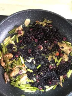 Make Fat intestines, garlic and black rice step 2