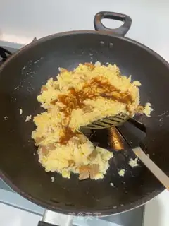 Make Abalone onion egg fried rice step 5