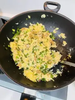 Make Abalone onion egg fried rice step 7