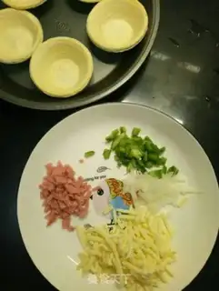 Make A mini pizza with an egg-skin step 0