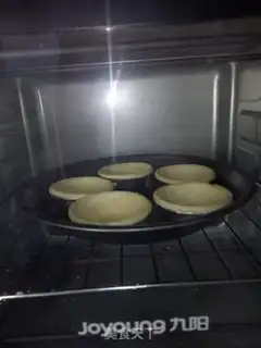 Make A mini pizza with an egg-skin step 1