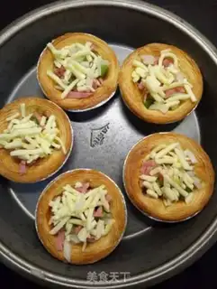 Make A mini pizza with an egg-skin step 5