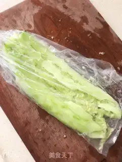 Make Hands on the cucumber step 0
