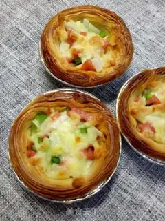 Make A mini pizza with an egg-skin step 7