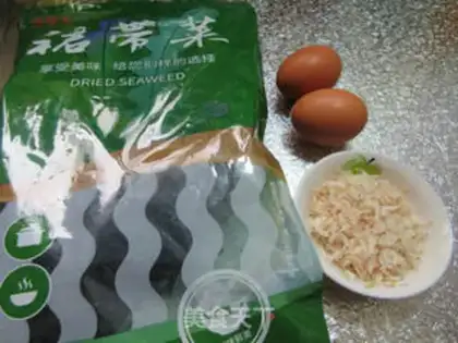 Make The dress and the omelet soup step 0