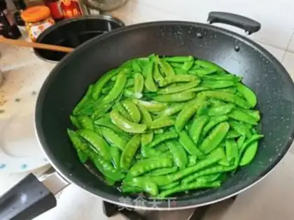 Make Clear the Dutch beans step 0