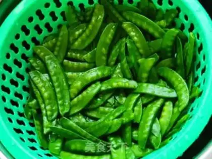 Make Clear the Dutch beans step 1
