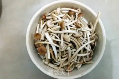 Make A dry pot of tea and mushroom chicken step 4
