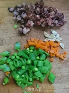 Make Sweet bean sausage fried rice step 2