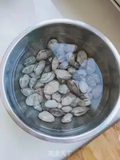 Make Saffron clams step 0