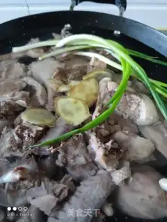 Make Snow geese and bamboo soup step 1