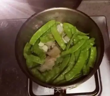 Make Five flowers for Dutch beans step 1