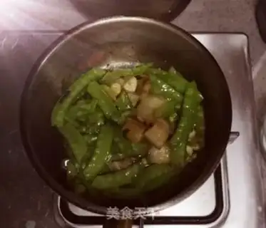 Make Five flowers for Dutch beans step 2
