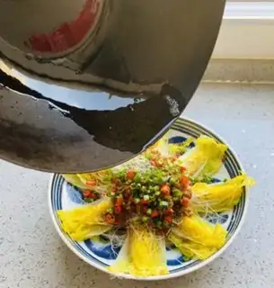 Make Garlic fan dolls step 14