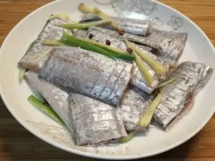 Make Jell-O fish step 2