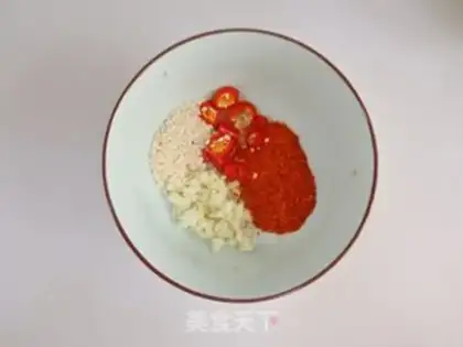 Make Spicy red-oiled chicken silk step 5